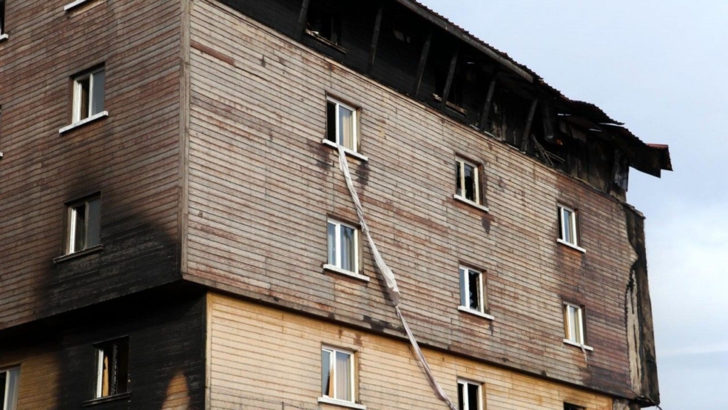 Bolu’daki Otel Yangınında çarşafları Birbirine Bağlayıp, 11 Kişiyi Kurtardı Sondakika Haberler