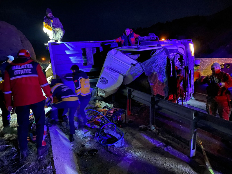 Malatya'da Tır Devrildi4