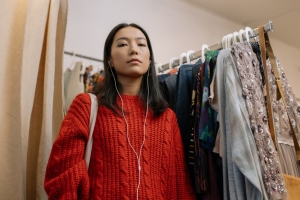 İstiklal Caddesi’nde genç kadının yaptığını gören şaştı kaldı!
