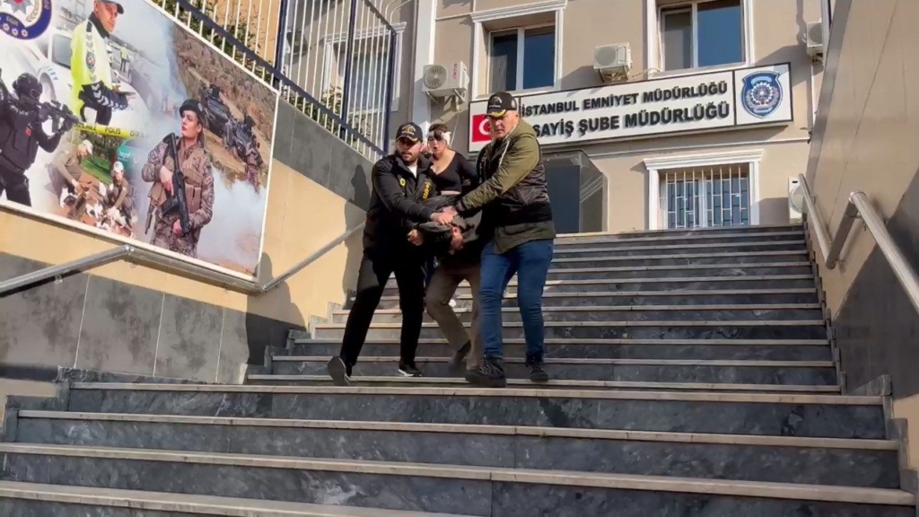 İstanbul- Sosyal Medyadan Müstehcen Yayın Yapan Kadın Tutuklandı, Eşi Serbest Sondakika Haberler