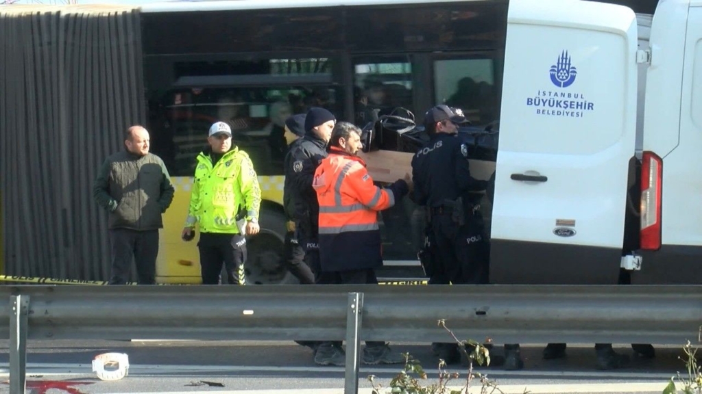 İstanbul – Esenler’de Otomobilin çarptığı Motosikletli Hayatını Kaybetti Sondakika Haberler