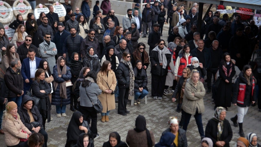 Kartalkaya’daki Yangında ölen çift Ile 2 çocuğu Toprağa Verildi / Ek Fotoğraflar Sondakika Haberler