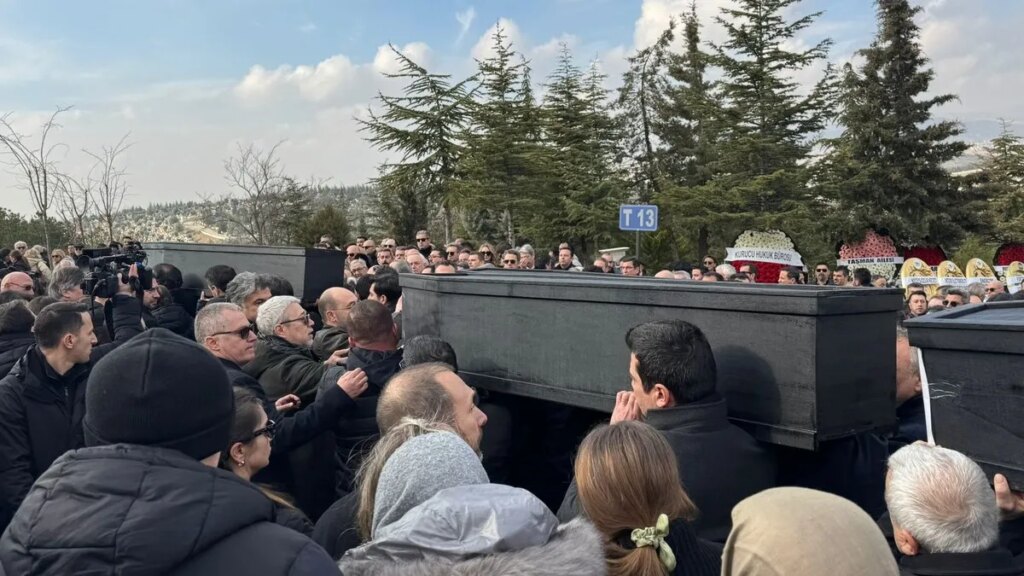 Son Dakika Haberleri Tokcan Ailesi gözyaşlarıyla Defnedildi