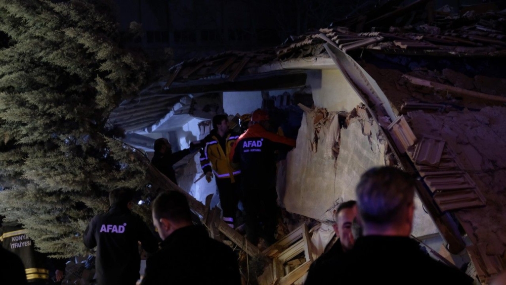 Konya’da 4 Katlı Bina çöktü: Enkazda Mahsur Kalanlar Için Ekipler çalışma Başlattı (2)- Yeniden Sondakika Haberler